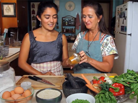 Elizabeth Quillo and her daughter Ch'Aska Maria prepping ingredients