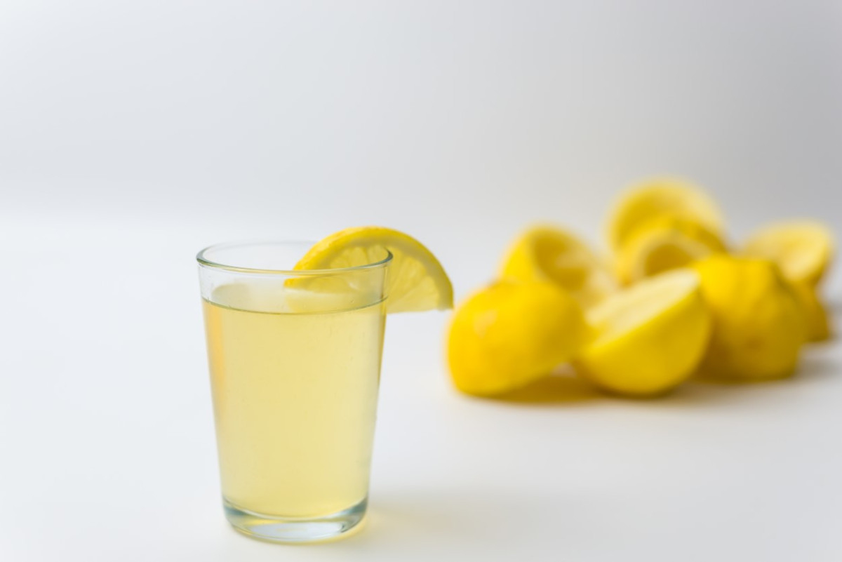 A glass of lemonade garnished with a lemon slice
